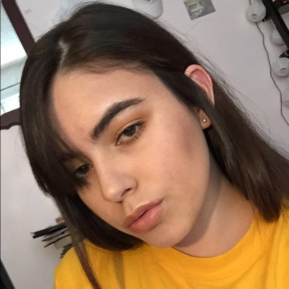 Meet your Posher, Estella